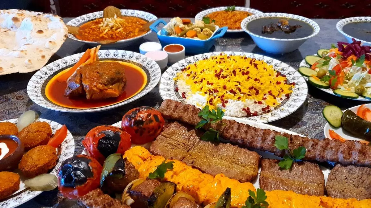 ویژگیهای  آشپزخانه سرچشمه در رشت